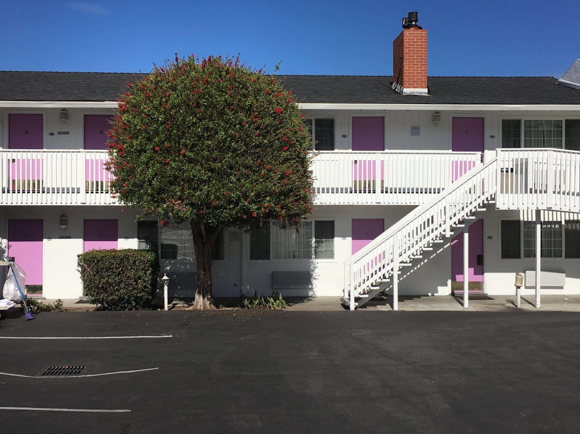 Stargazer Inn And Suites Monterey Eksteriør billede